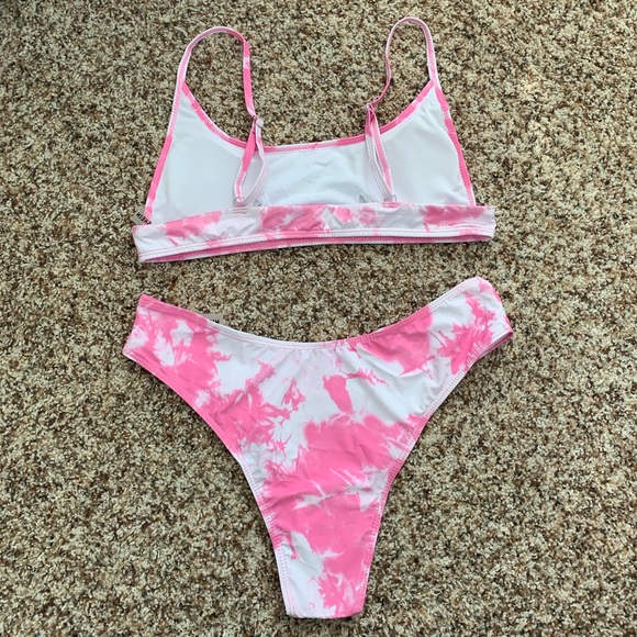 Bikini - Picture 2 of 4